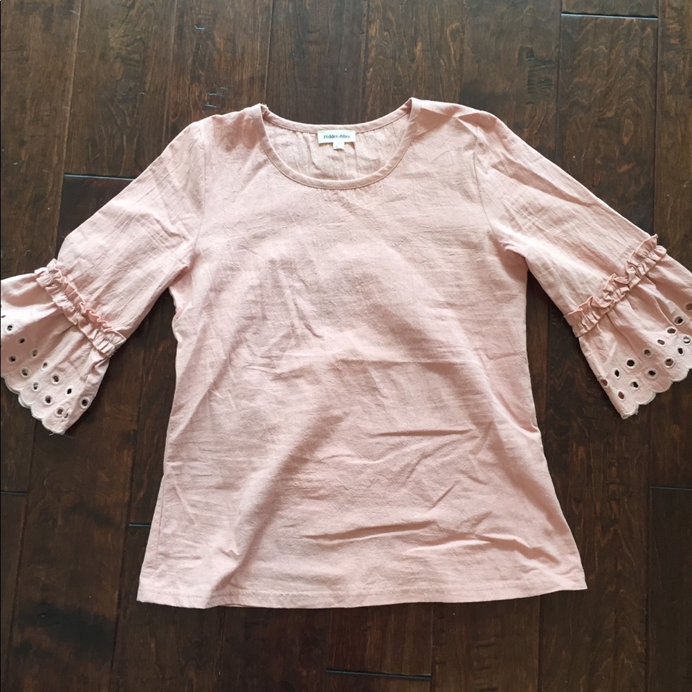 Small boutique pink top with eyelet sleeves